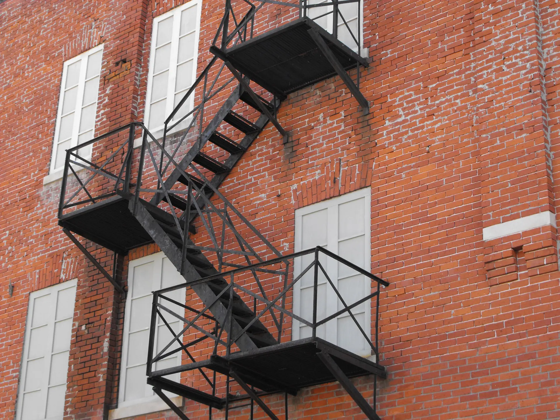 ¿Como escapar de un edificio en llamas? 8 consejos