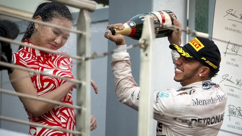Hamilton mojó a Putin en la espalda