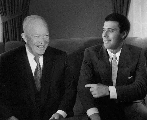 Falsas fotos de Eisenhower, vuelve el Área 51