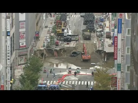 Asi Le Repararon el Hoyito