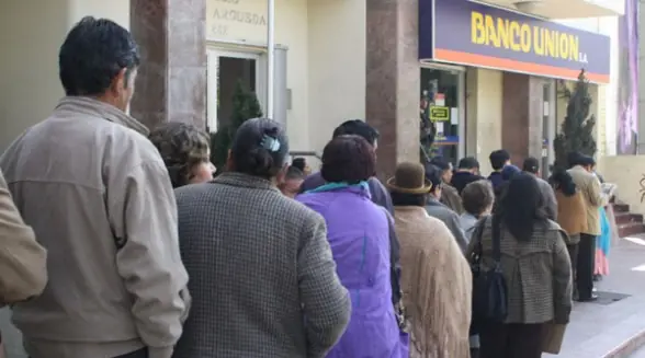 Me agarre a las piñas en el Banco
