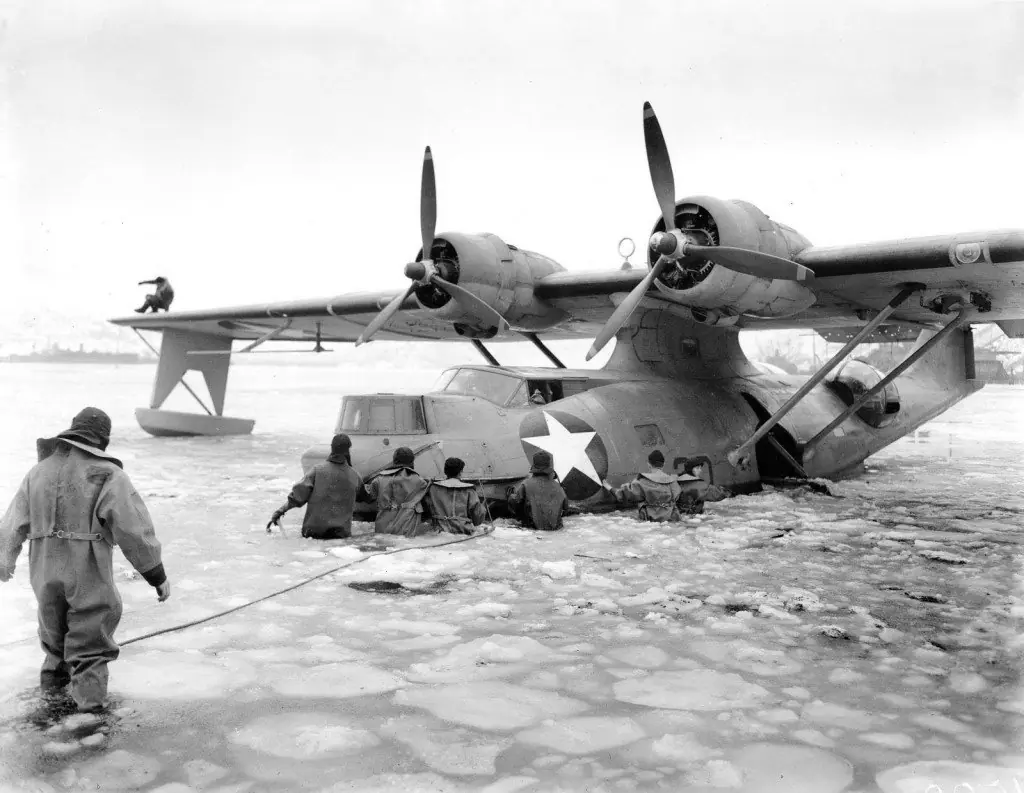 Fly Model 005 - Catalina PBY 5A (papercaft+info+imagenes)