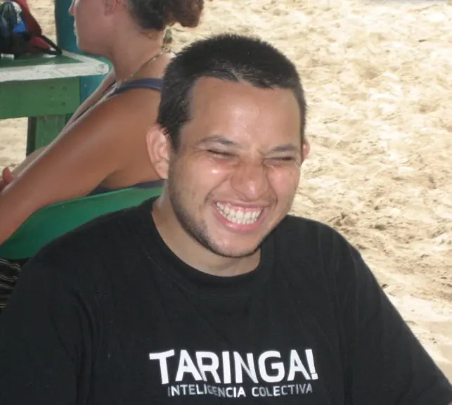 Matias Botbol segun LinkedIn y Twitter