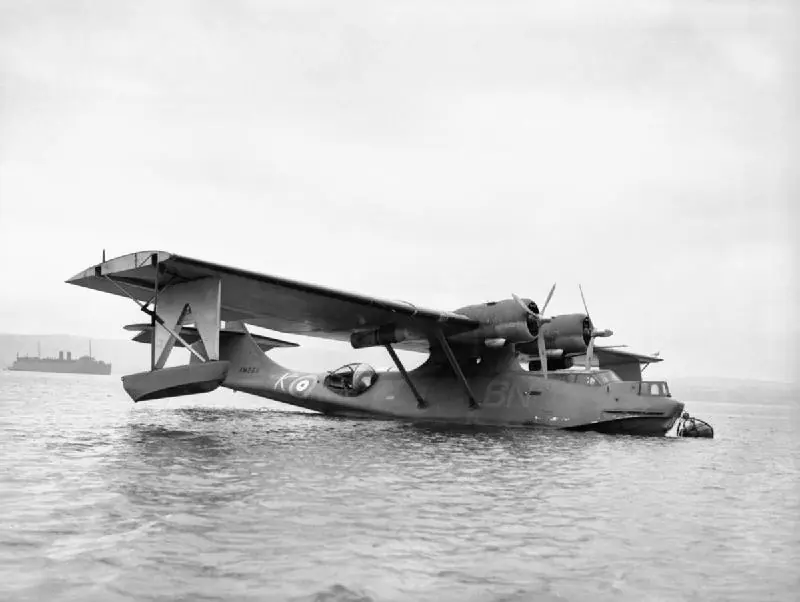 Fly Model 005 - Catalina PBY 5A (papercaft+info+imagenes)
