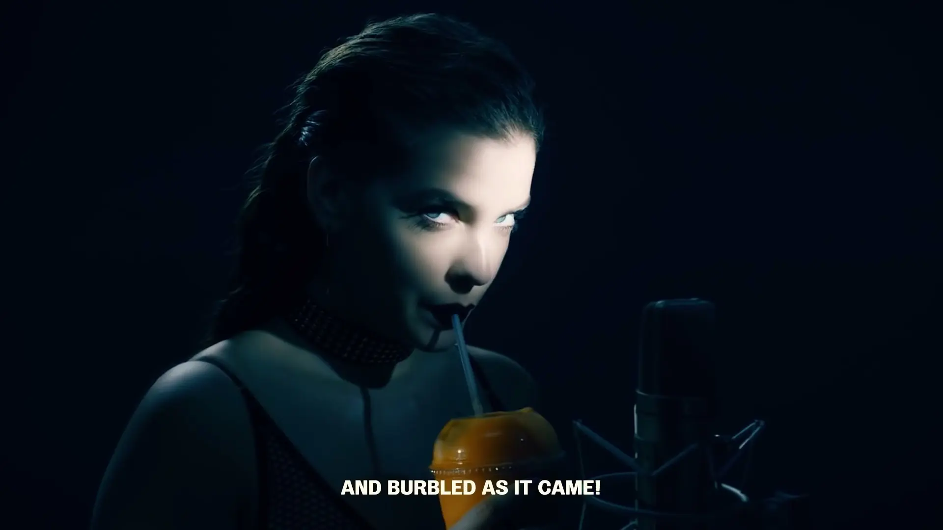 Barbara Palvin hace un sensual ASMR (Fotos + Gifs + Videos) Barbara Palvin hace un sensual ASMR (Fotos + Gifs + Videos)