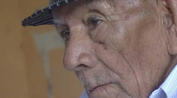 El Hombre mas Viejo del Mundo Revela su secreto de juventud