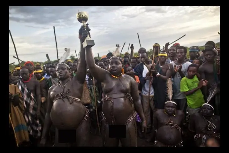 Hombres panzones los mas atractivos en Etiopia