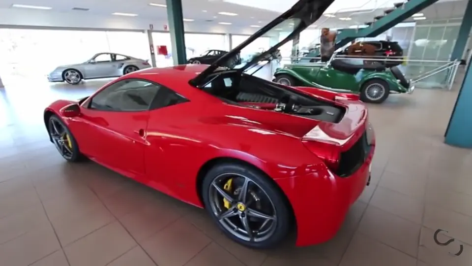 Como es una ferrari  por dentro