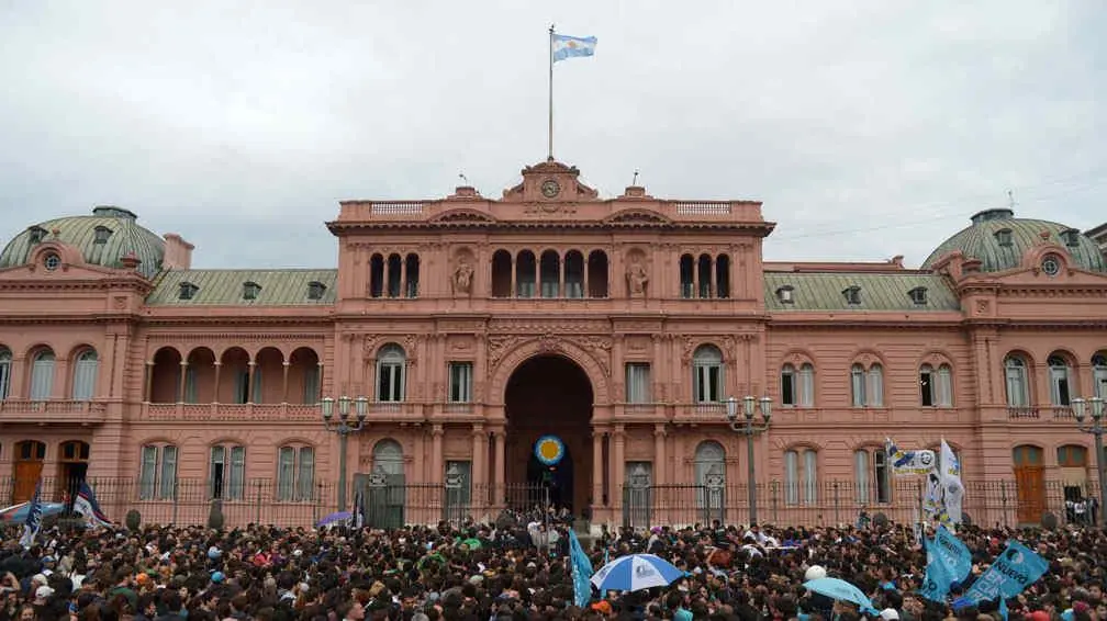 Por qué Cristina debe pasar el mando a Macri en Casa Rosada