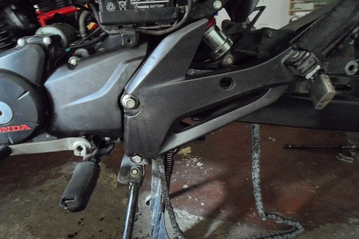 cambiar kit de arrastre moto