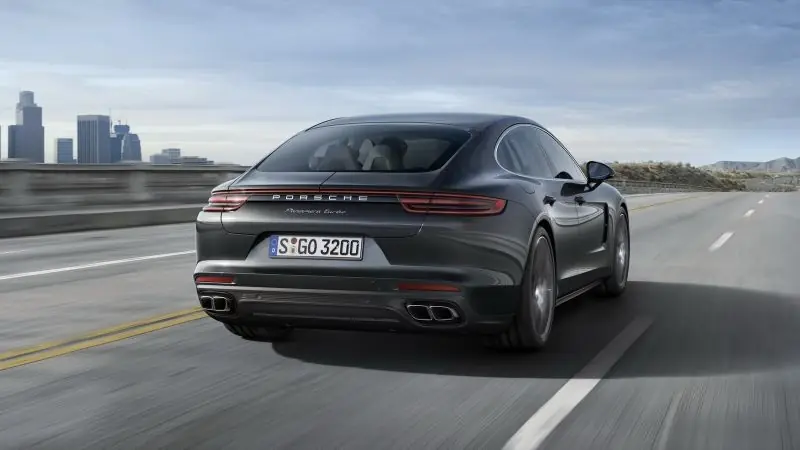 Nuevo Porsche Panamera se transforma al estilo de Iron Man