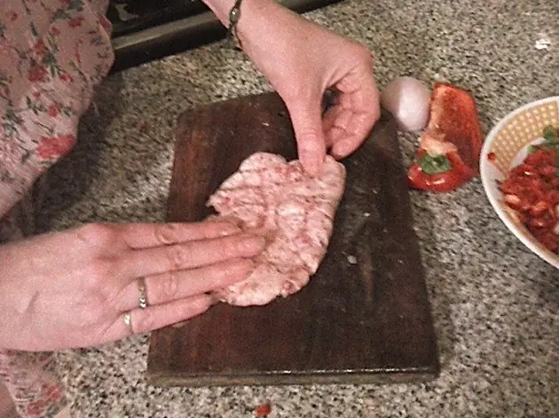 Hacer fibes con chorizos de cerdo