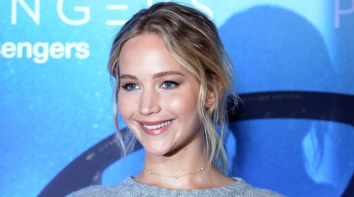 Jennifer Lawrence impactó a todos con un particular look en