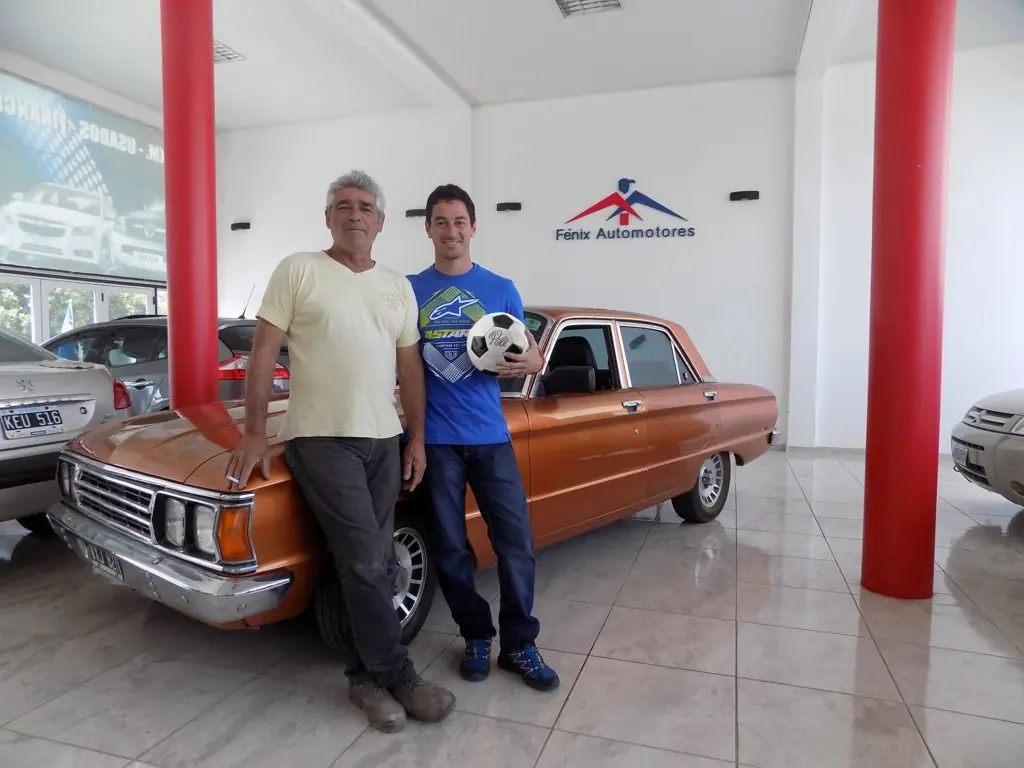 Venden Falcon de Pelé para conocer a Maradona
