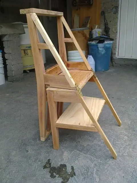 Tenes una silla vieja,transformarla en escalera