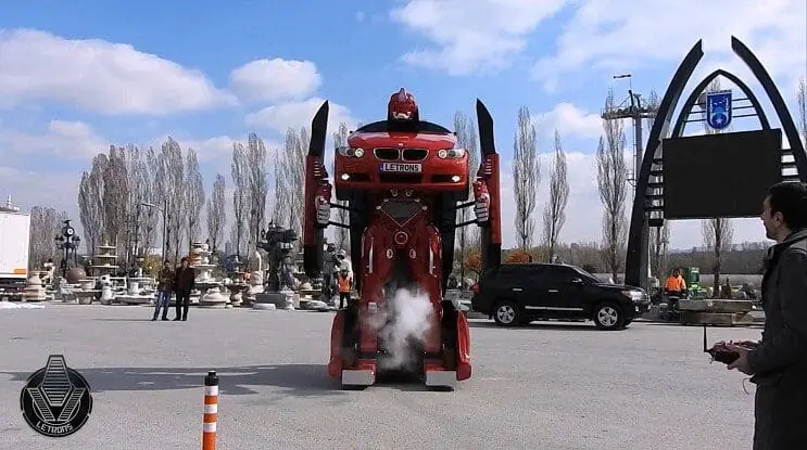 Este BMW se transforma en un verdadero robot