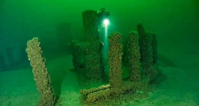 10 Cosas Extrañas Encontradas Bajo El Agua.