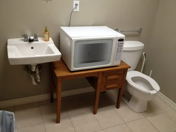Baños terriblemente construídos q vas a preferir aguantarte