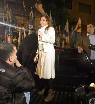 Acto de CFK con plata del estado y sin plata del estado