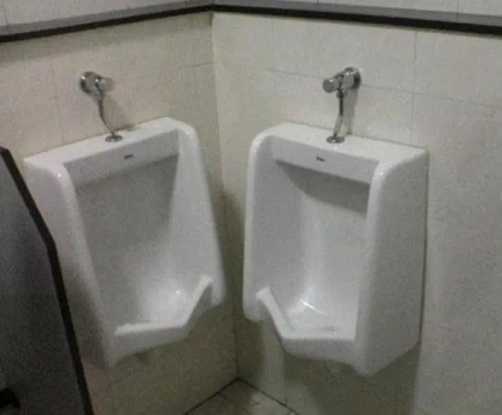 Baños terriblemente construídos q vas a preferir aguantarte