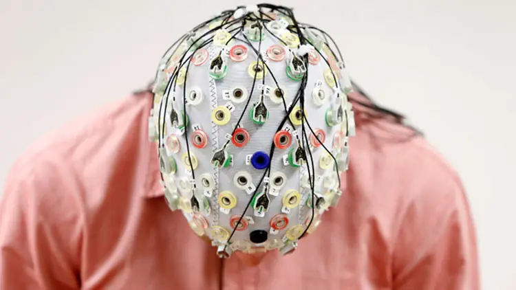 Las sorprendentes maneras de manipular el cerebro humano