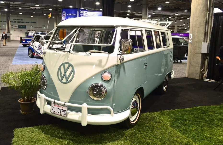 Te imaginas la clasica Kombi Volkswagen pero electrica? mira