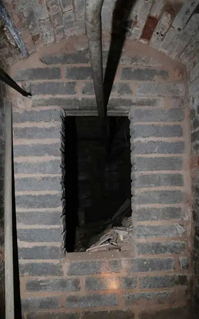 Estaba feliz en su apartamento Hasta que encontró una puerta