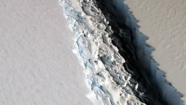 NASA reveló una enorme grieta en el hielo de la Antártida
