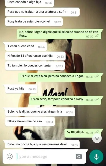Le pidió a la novia de su hijo que se lo echara…