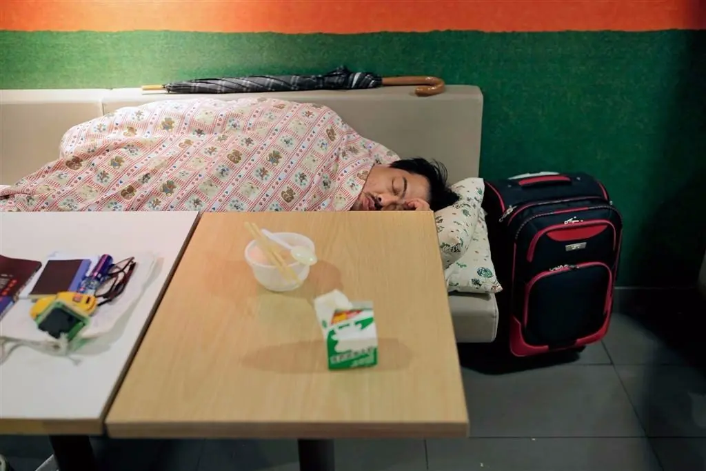 La mujer estafada y tuvo q vivir en un McDonald’s por meses La mujer estafada y tuvo q vivir en un McDonald’s por meses