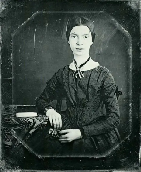 Emily Dickinson, presentimiento es el susurro tenue