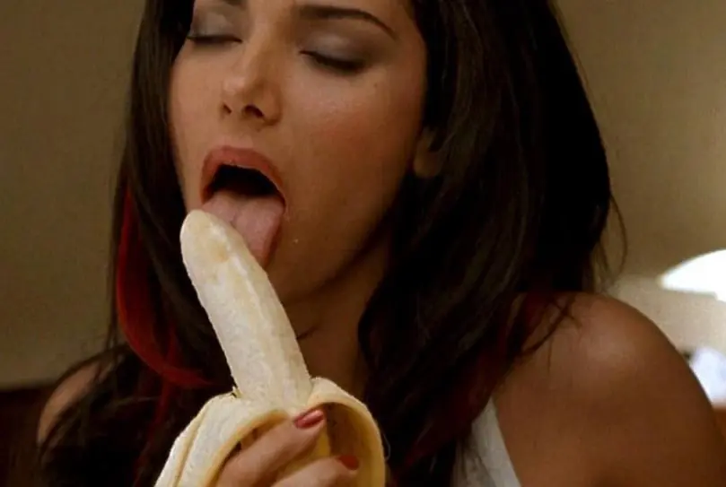 ¡Peligro!: mujeres excitantes comiendo..