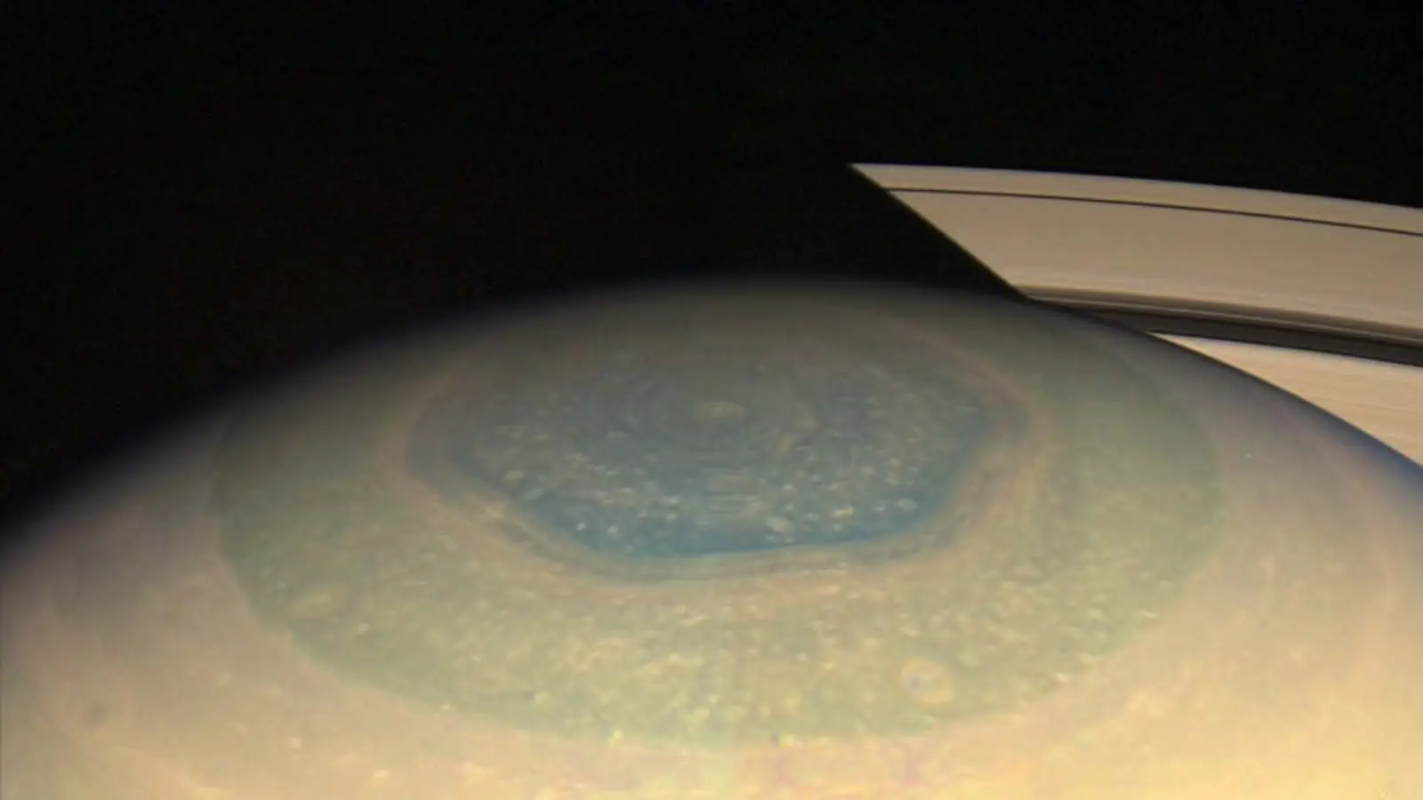 30 Curiosidades sobre Saturno y su luna Titan que no sabias