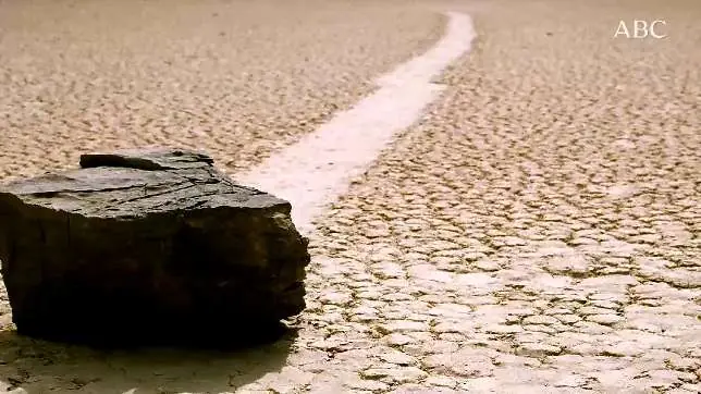 Mira Que Sucede!! Con Sus Rocas En El Valle De La Muerte