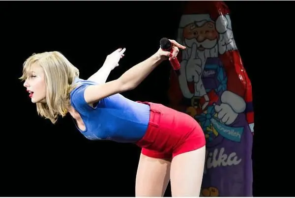 Épica batalla de Photoshop con foto de Taylor Swift
