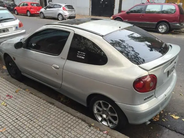 este es mi Renault favorito el Megane Coupe mod 2000 este es mi Renault favorito el Megane Coupe mod 2000