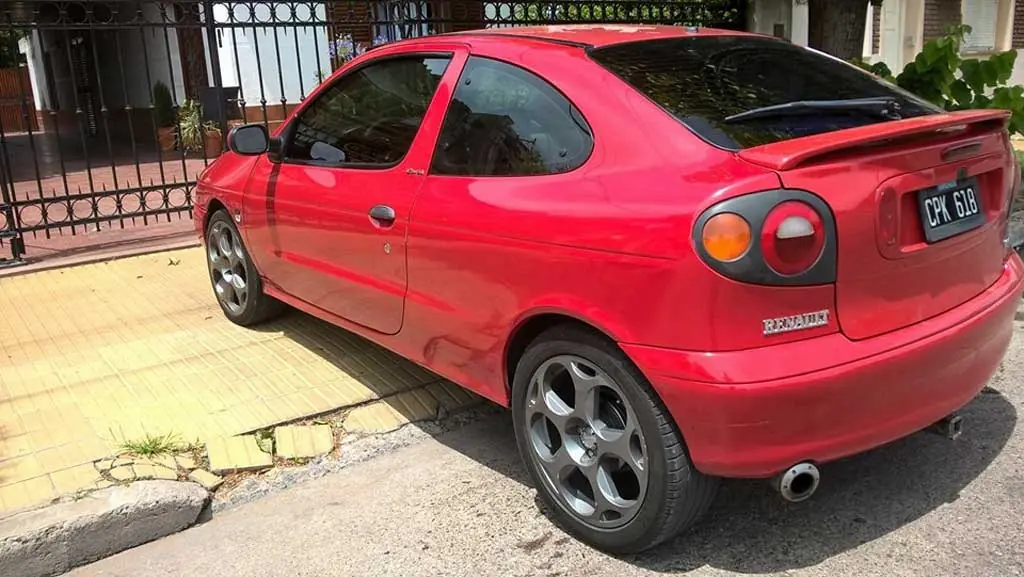 este es mi Renault favorito el Megane Coupe mod 2000 este es mi Renault favorito el Megane Coupe mod 2000