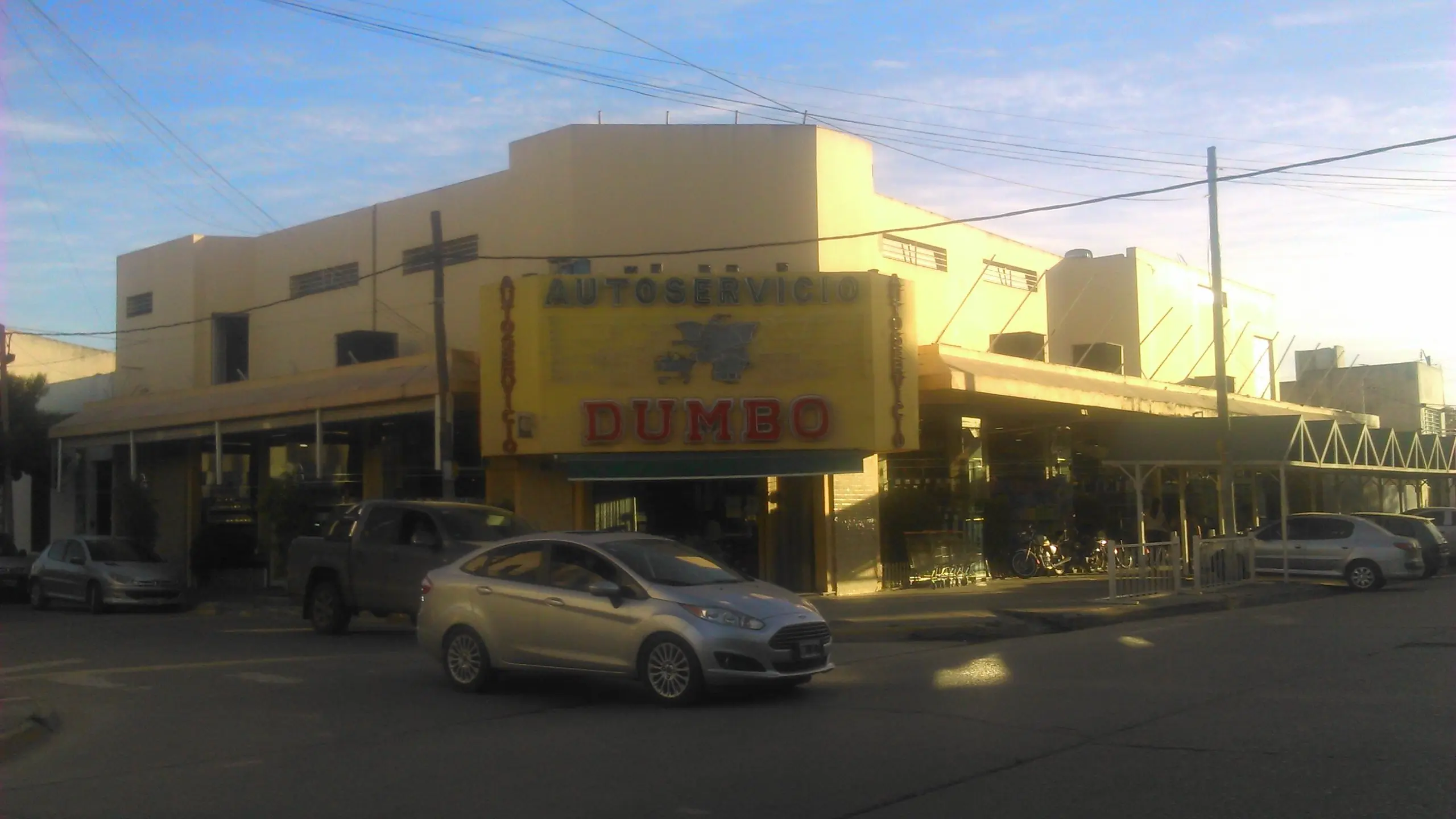 Hice un recorrido por mi ciudad y te lo muestro. Hice un recorrido por mi ciudad y te lo muestro.