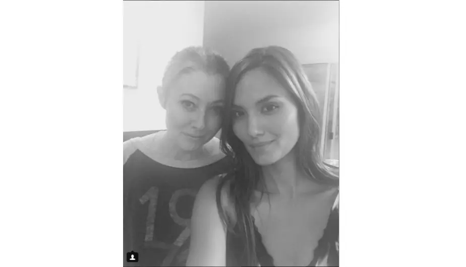 Shannen Doherty publicó fotografías rapándose por el cáncer