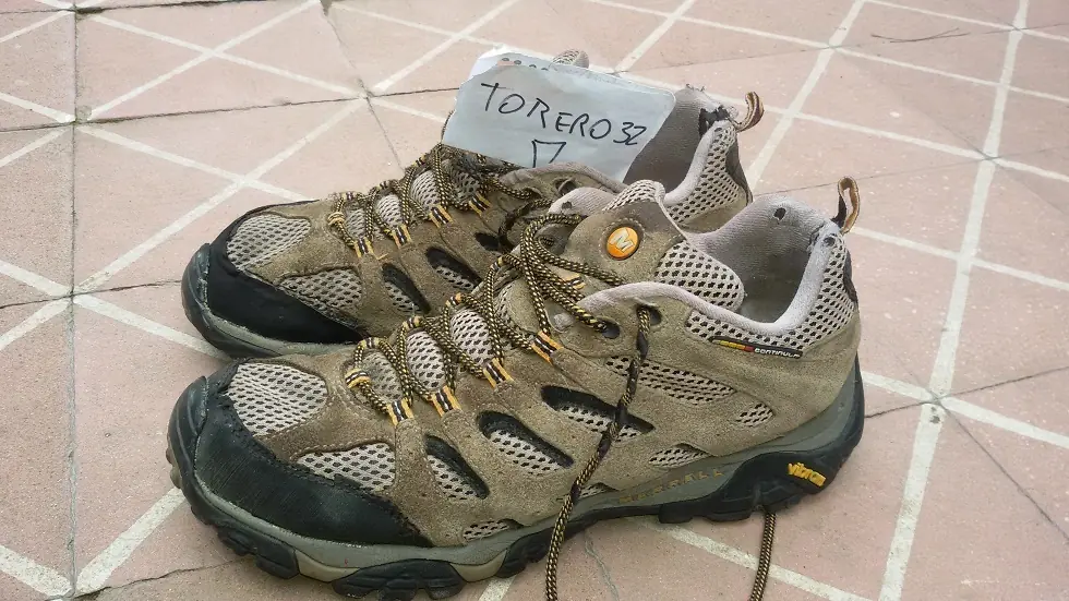 No tengo guita, mira como reparo las zapatillas año tras año
