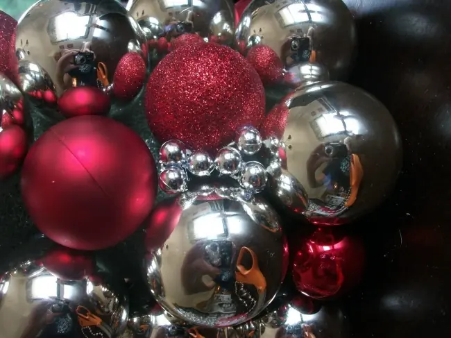 Realiza tus propios centros de mesa navideños