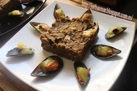 Migas cuadradas con mejillones