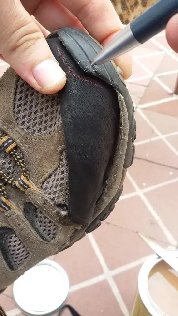 No tengo guita, mira como reparo las zapatillas año tras año