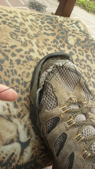 No tengo guita, mira como reparo las zapatillas año tras año