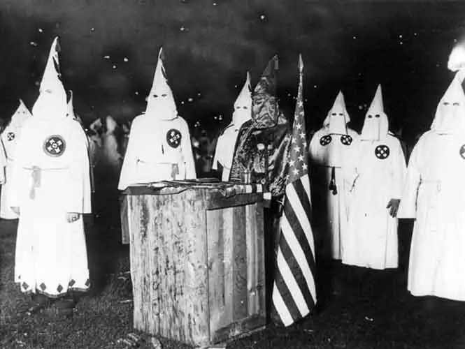 Ku Klux Klan llama a “guerra racial” en Atlanta