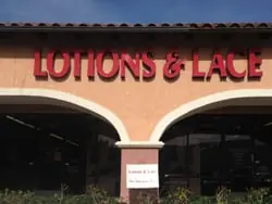 Empleadas usan dildos contra ladron en tienda de sexo