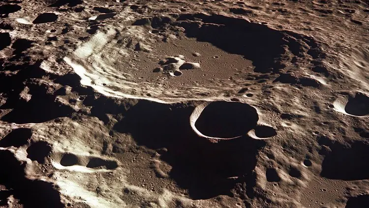 Nos mienten!! ovnis en la luna 100% real no fake 1 link mega