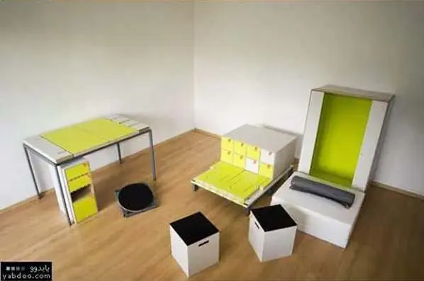 Una simple caja que se transforma en un cuarto completo