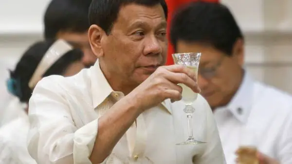 El presidente de Filipinas admite que salía a matar gente