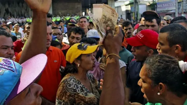 Protestas en las calles de Venezuela por el cambio de moneda